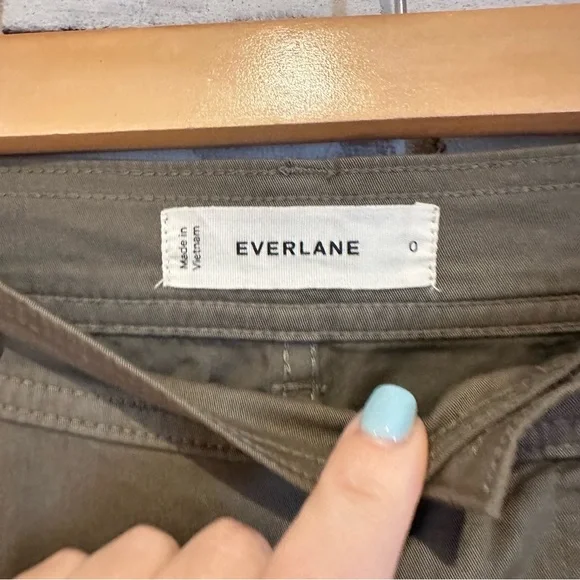 Everlane The Barrel Pant Olive Green - Picture 4 of 9